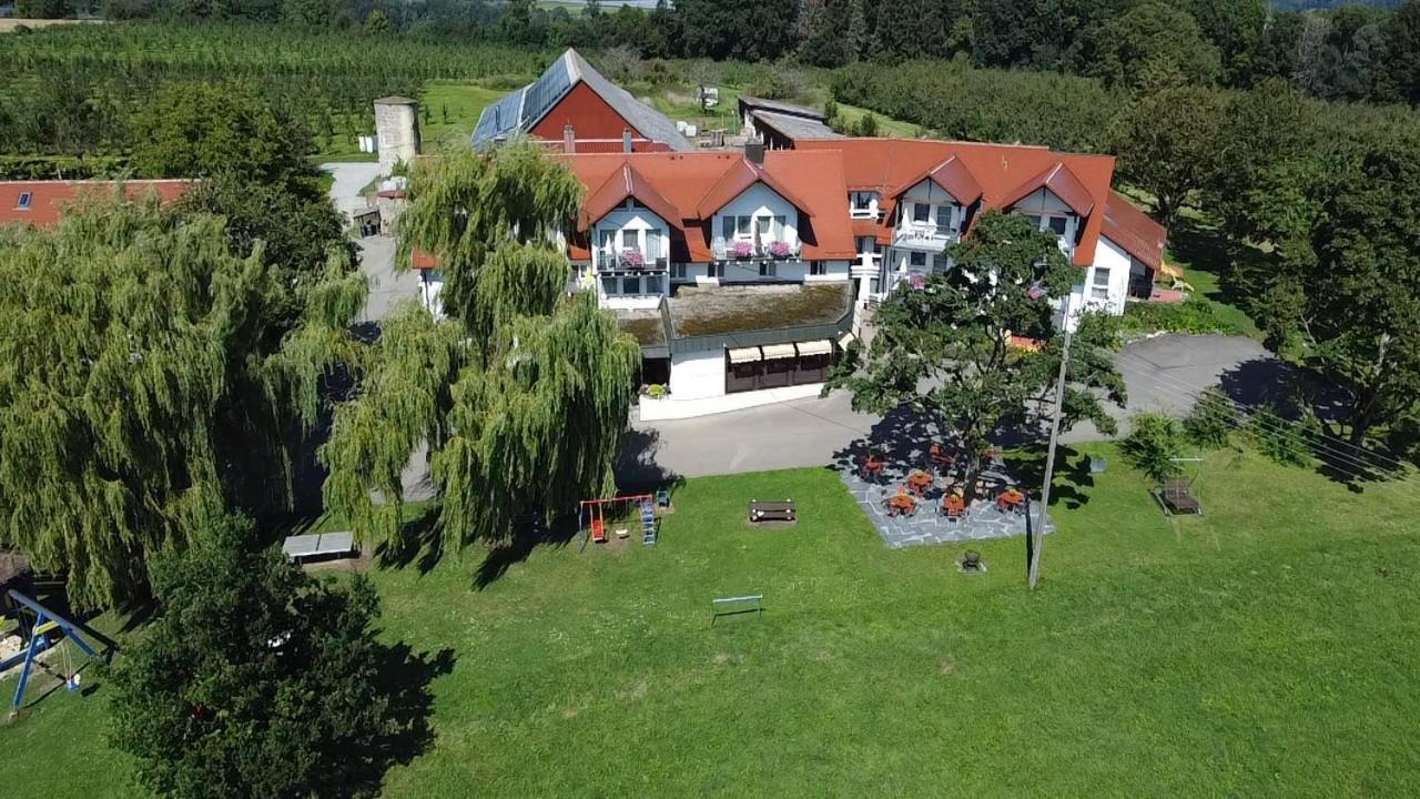 Landhotel Schellenberg อูเบอร์ลิงเงน ภายนอก รูปภาพ