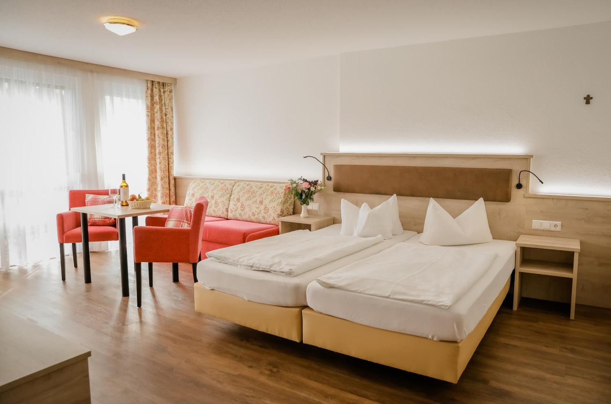 Landhotel Schellenberg อูเบอร์ลิงเงน ภายนอก รูปภาพ