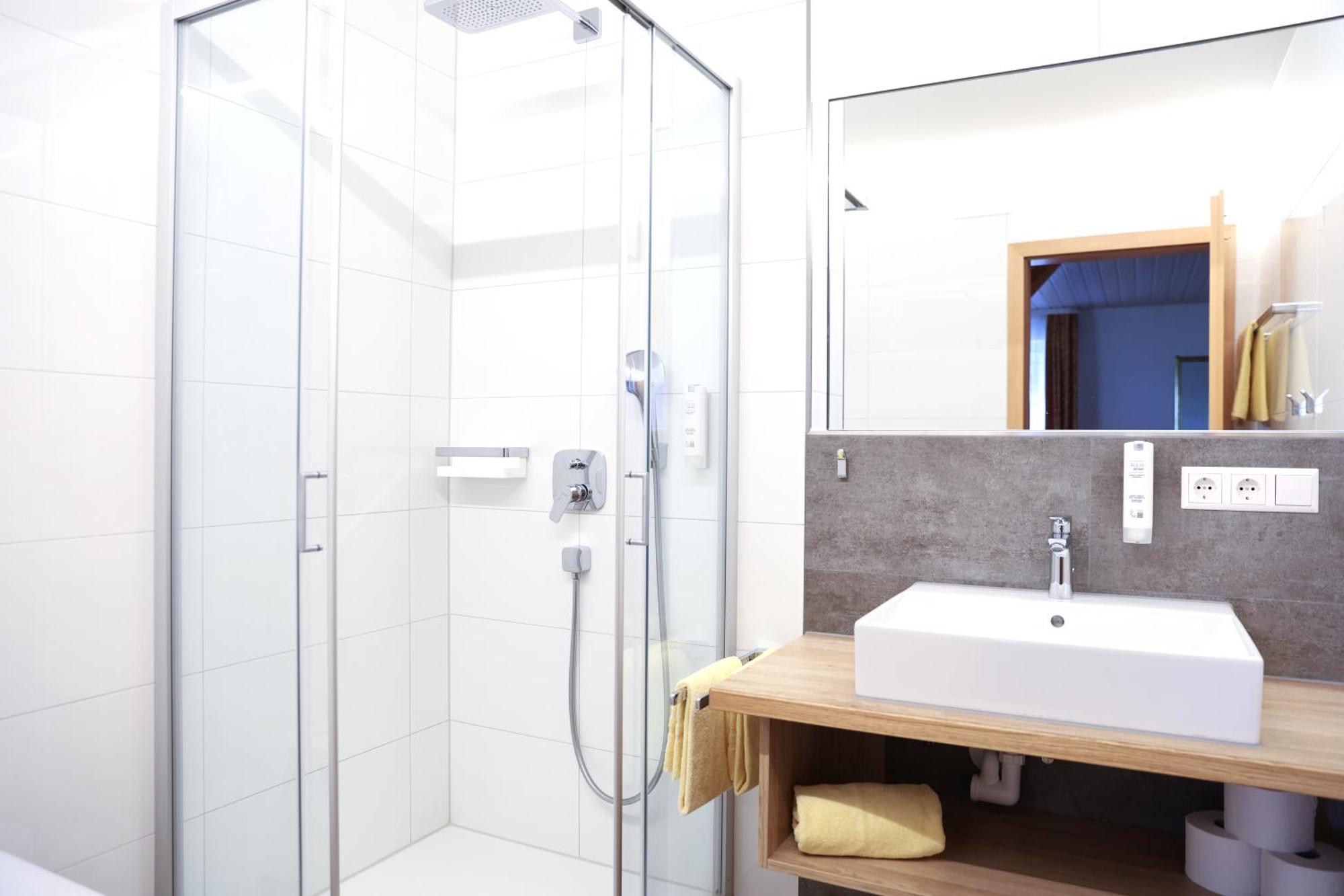 Landhotel Schellenberg อูเบอร์ลิงเงน ภายนอก รูปภาพ