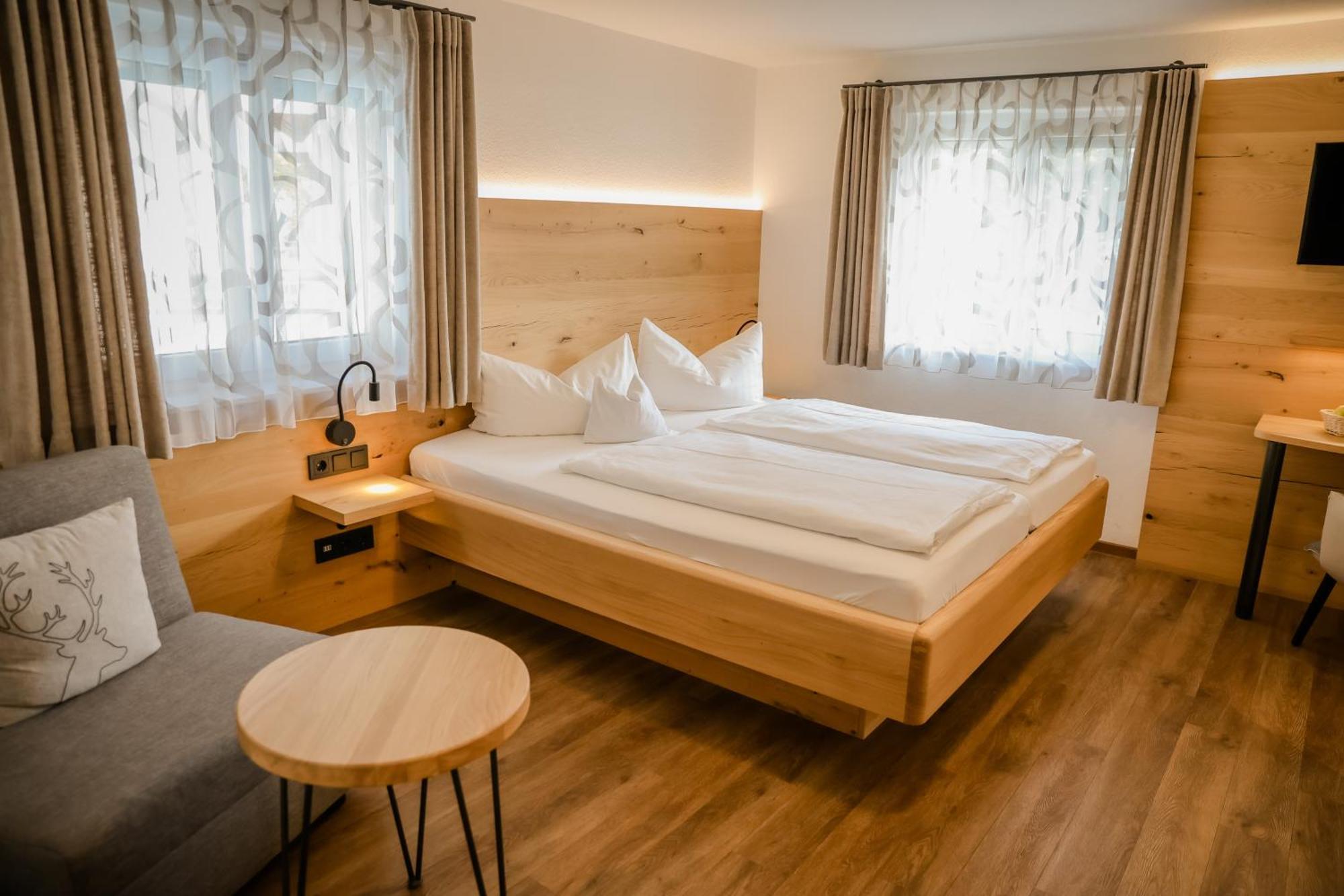 Landhotel Schellenberg อูเบอร์ลิงเงน ภายนอก รูปภาพ