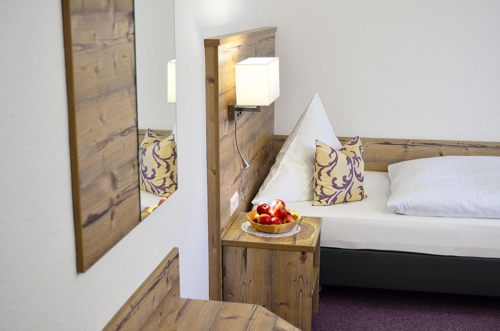 Landhotel Schellenberg อูเบอร์ลิงเงน ภายนอก รูปภาพ