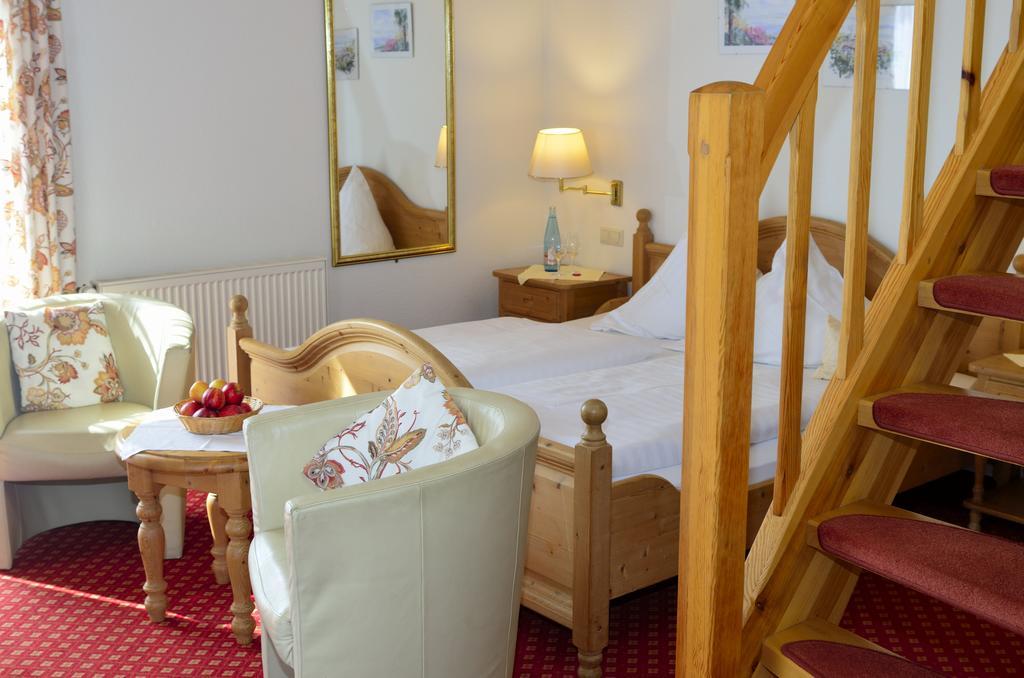 Landhotel Schellenberg อูเบอร์ลิงเงน ภายนอก รูปภาพ
